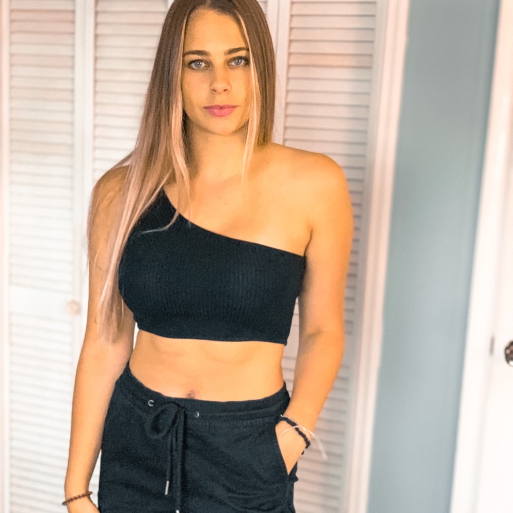 Black crop top